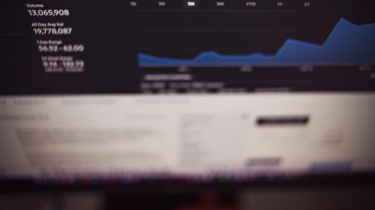 computer monitor toont conversiepercentage